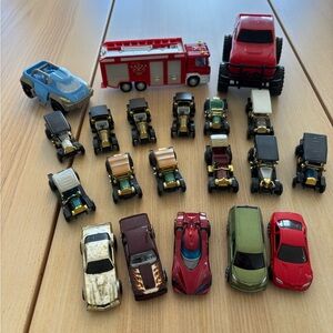 Lot of little cars toys, with 3 hot wheels and 12 1920’s vintage cars (L)